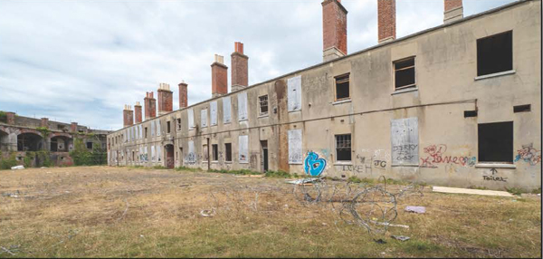 Lot: 59 - VICTORIAN FORT OVERLOOKING THE SOLENT WITH PLANNING FOR RESIDENTIAL CONVERSION -